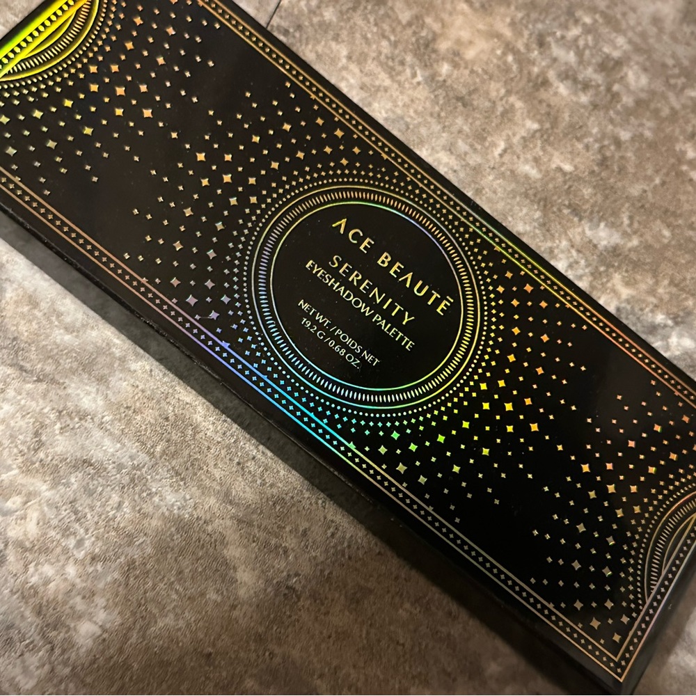 Ace Beauty Serenity eyeshadow pallet